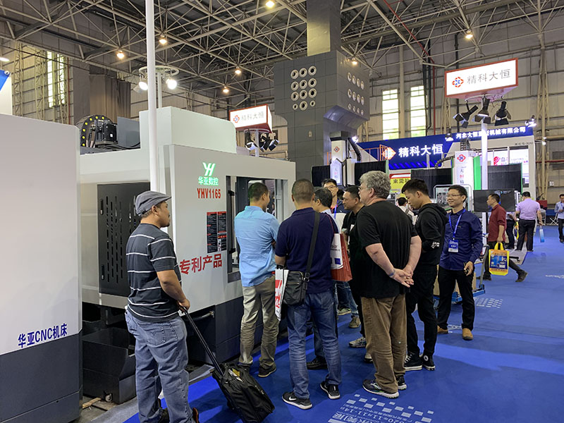 華亞數(shù)控DME中國(guó)(東莞)機(jī)床展現(xiàn)場(chǎng) (3).jpg